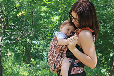 Contatto and containment thanks to babywearing