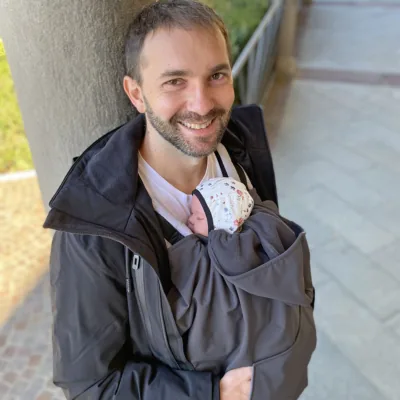 Lightweight fleece-free construction of the BabyMonkey Mid-Season Cover