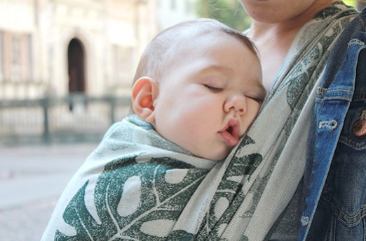 Vantaggi e benefici del Babywearing